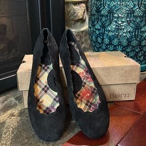 BORN Allie Scalloped Ballet Flat